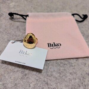 NWT gold statement ring